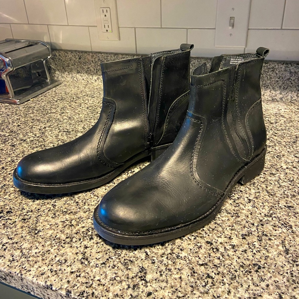 Black Clarks Chelsea Boots - brand new!